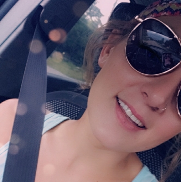 I'm your Posher, Mishael. Youwilllovemycloset! - Picture 2 of 3